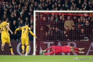 欧冠赛场一挥手，铸成大错：因扎吉的点球选择引争议