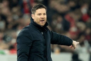 94分钟绝杀！拜仁争冠劲敌连入3球，4-3逆转德甲5冠王，差拜仁6分