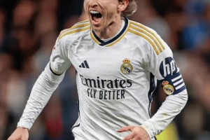 大幅降薪＋接受替补！金球先生忠义无双，皇马赞赏，送退役盛典