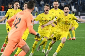 点球大战致胜！大黑马创造历史，杀入欧战半决赛，将对决热刺