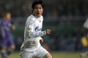 蒿俊闵今天迎来38岁生日，曾留洋沙尔克04并在欧冠有过出场